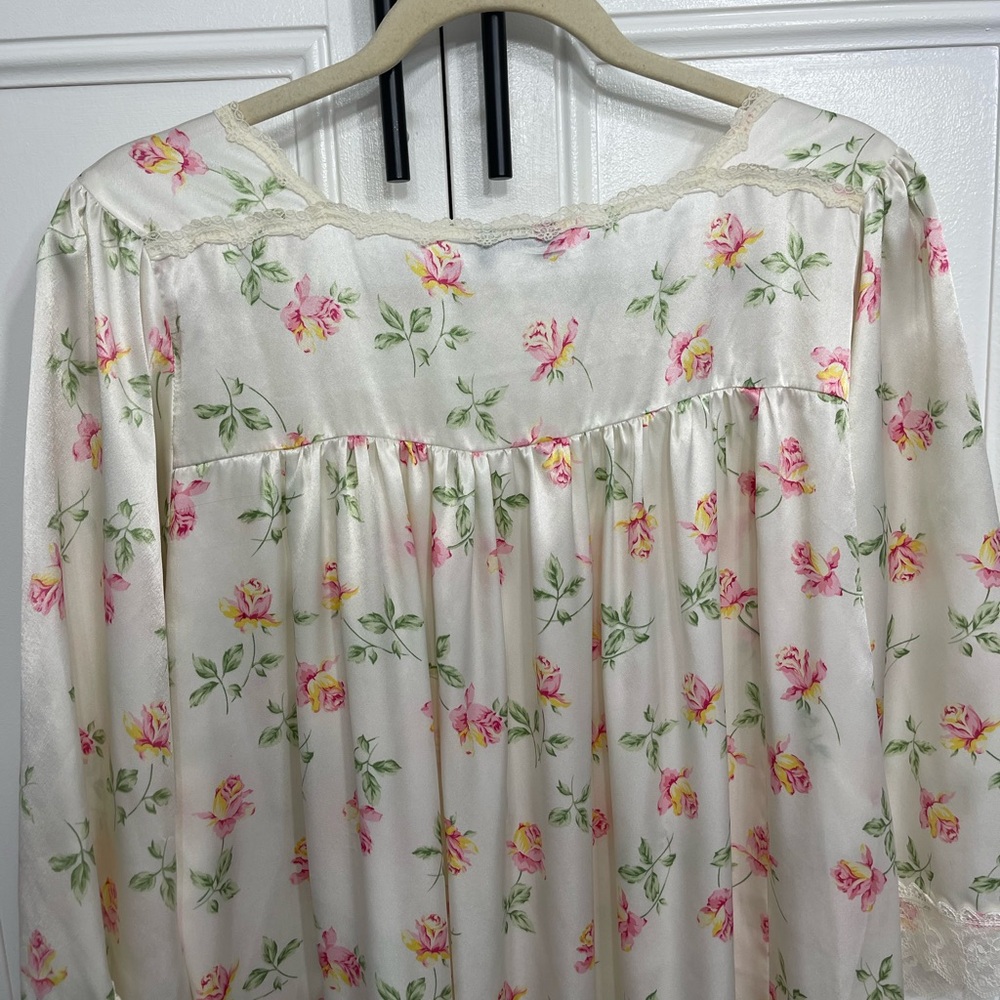 Christian DIOR  Vintage Silky Roses Lace Long night Gown Authentic